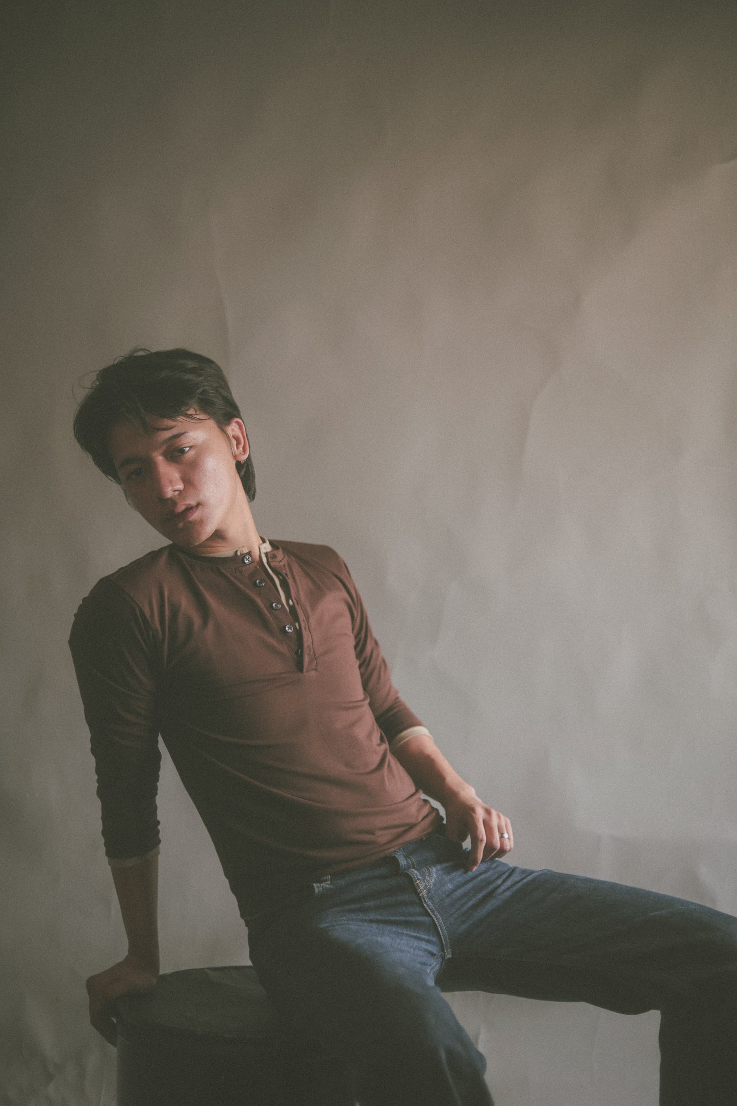 ETHEREAL SLIM FULL SLEEVES HENLEY / BROWN