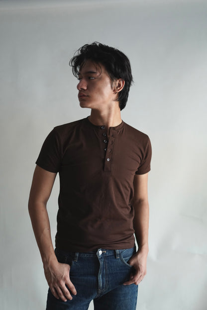 ETHEREAL SLIM CROPPED HALF SLEEVES HENLEY/ COFFEE BROWN
